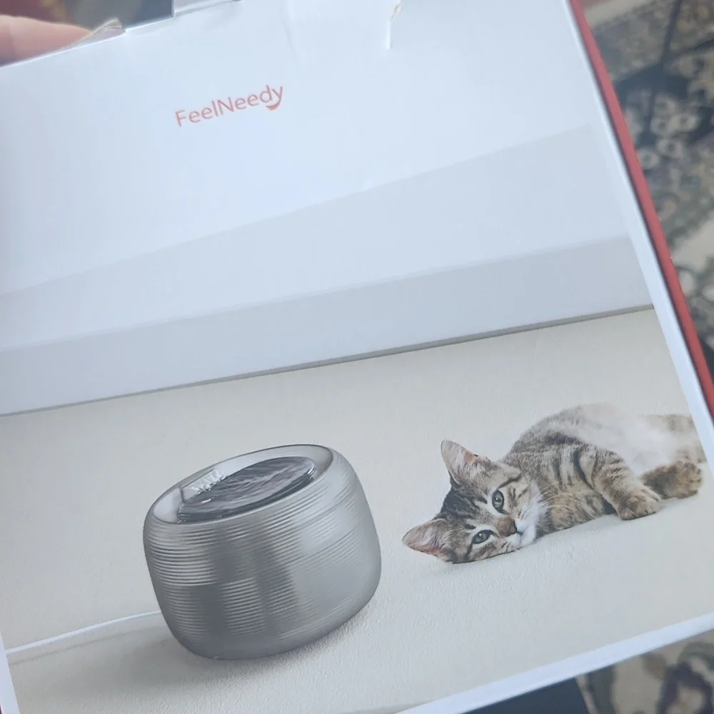 FEELNEEDY 2.5L Pet Water Fountain for Cats and Dogs